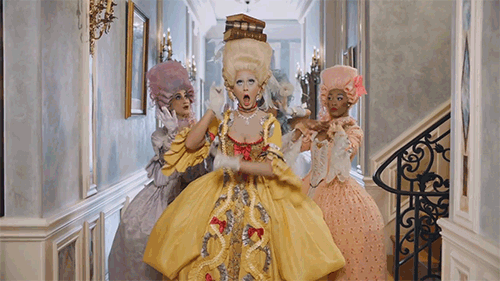 Révolution - Page 10 Rs_500x281-171220133254-500-katy-perry-marie-antoinette-hey-hey-hey-video-122017
